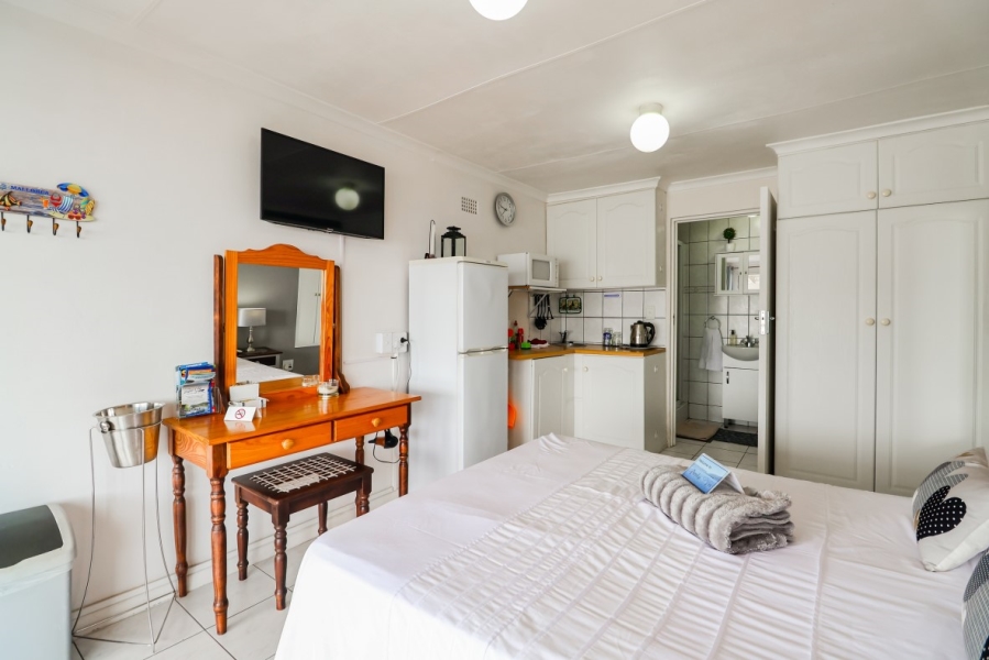 5 Bedroom Property for Sale in Paradise Western Cape